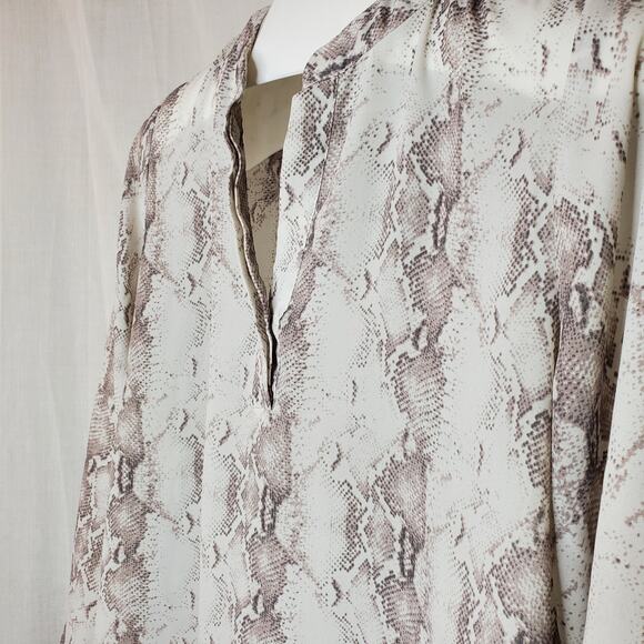 Emma & Olivia Cream/Gray Snakeprint Split Neck Top, L - Picture 2 of 7